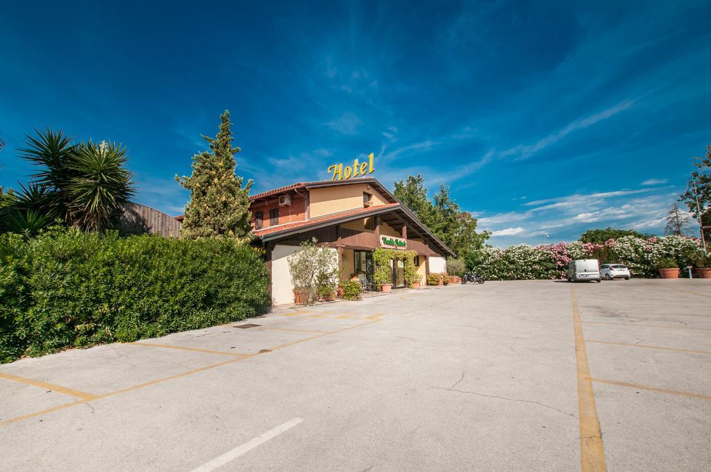 La Vecchia Fattoria 호텔 로레토 외부 사진